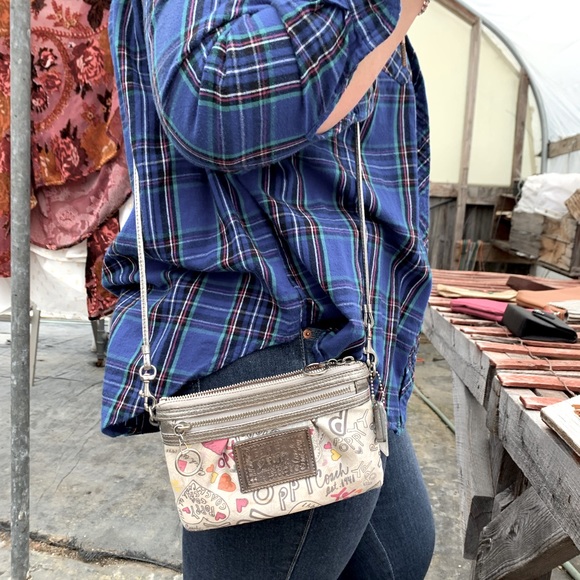 Coach Poppy purse - Picture 2 of 3